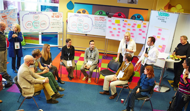 Dr Angela Wilkinson leads a scenario planning workshop